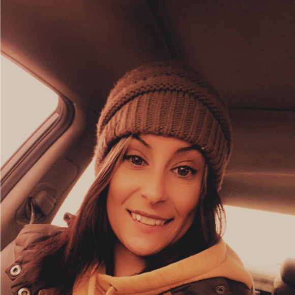 Meet your Posher, Trisha - Picture 2 of 2